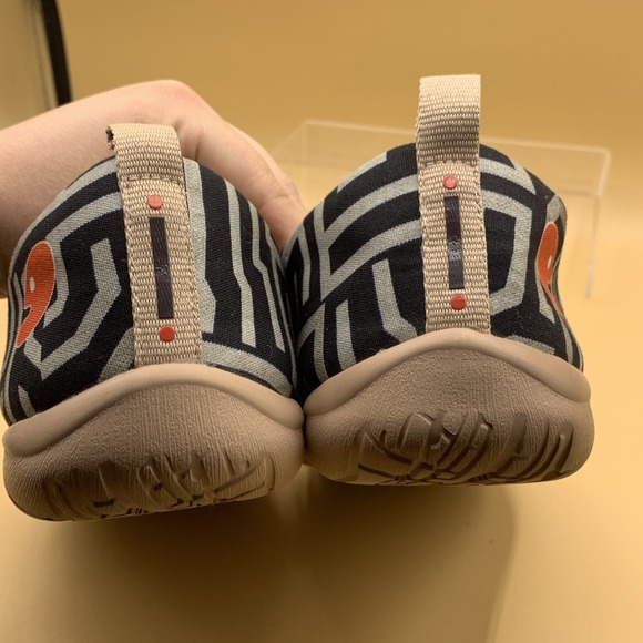 UIN Men's Thread of Maze Slip-on Casual Shoes Black/White Travel- Size 8.5 - Picture 7 of 8